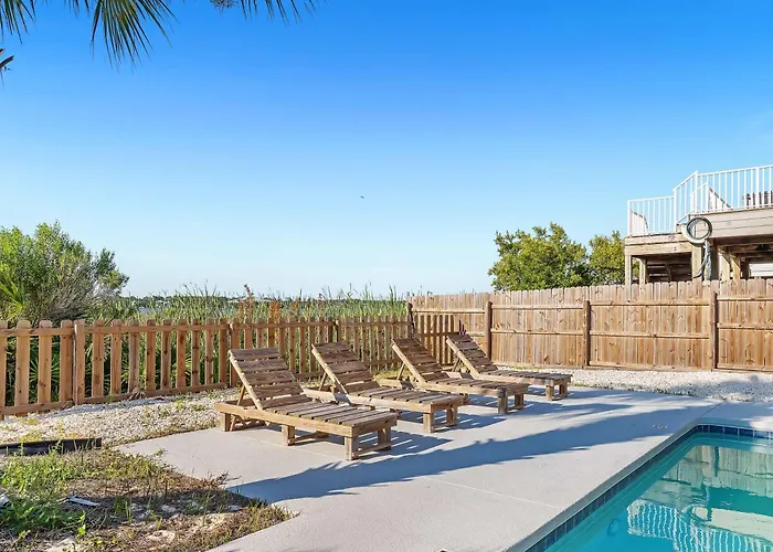 The Sandy Fox- Private Pool Holiday home *